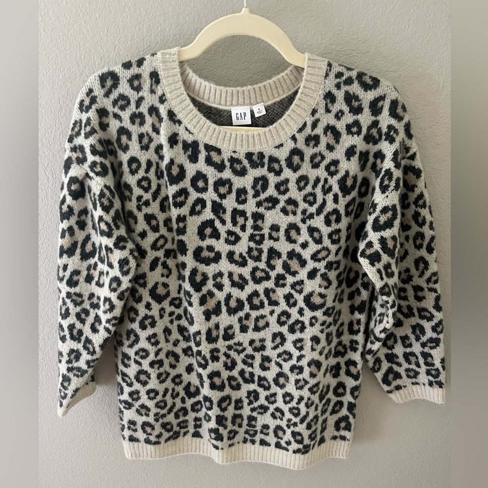 Gap 3/4 sleeve leopard sweater small